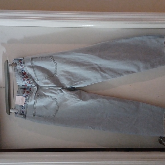 Super High Rise Crop - Picture 4 of 7